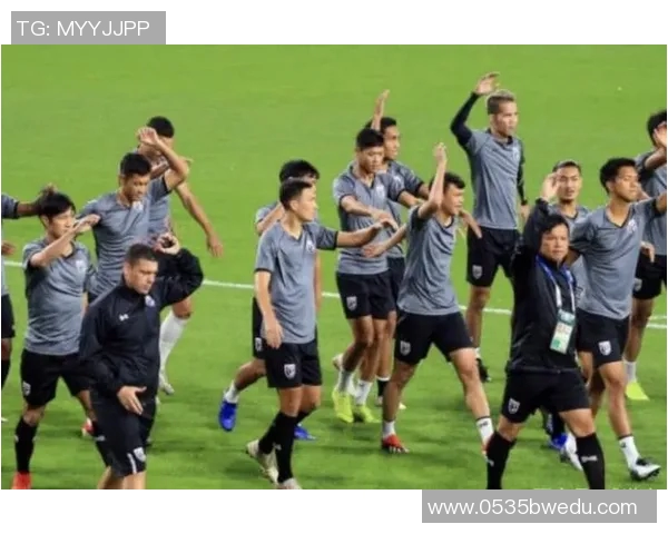 广州羽毛球队在大师赛中的团队协作表现分析与点评